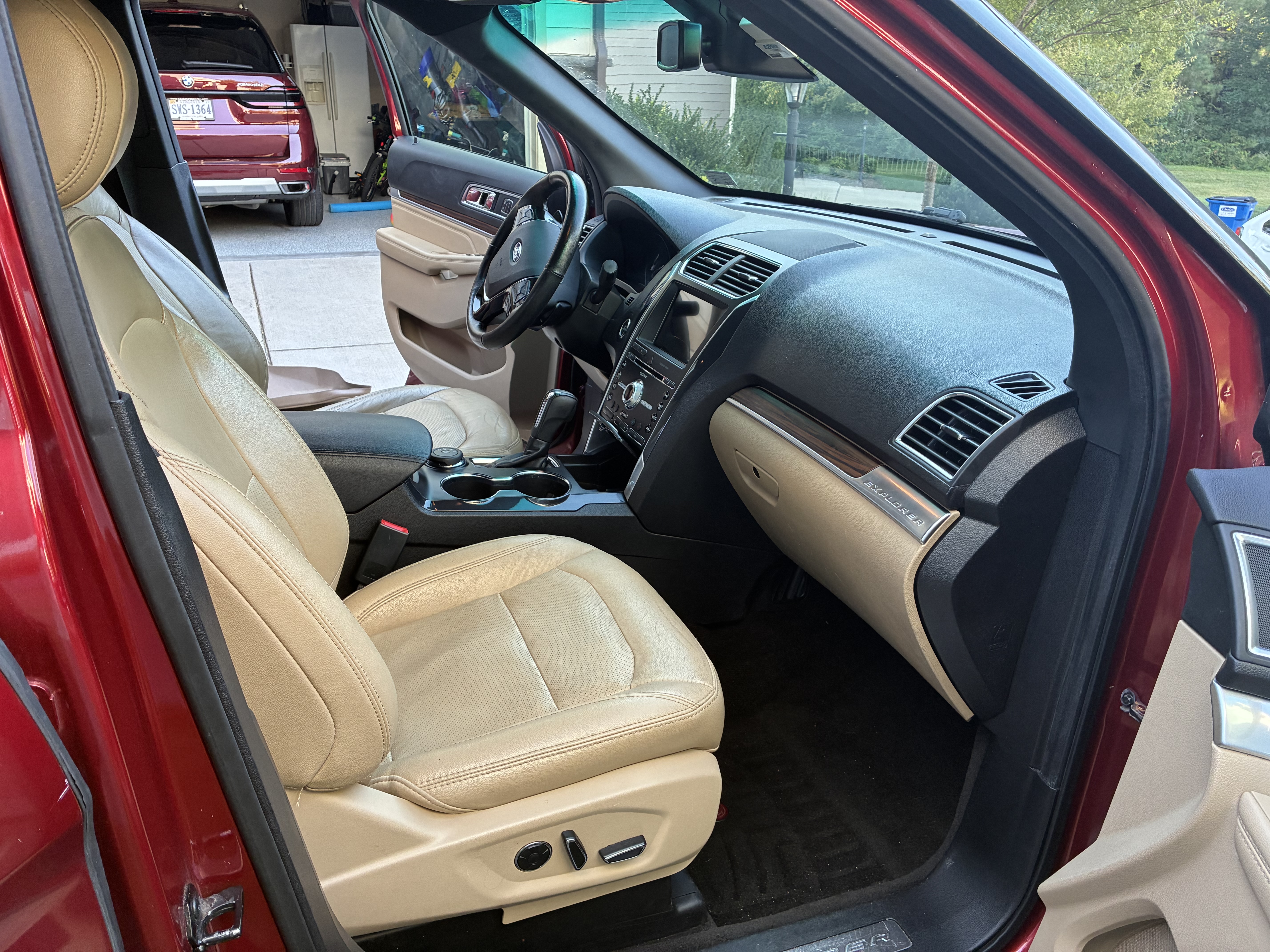 Used 2017 Ford Explorer Limited w/ Equipment Group 301A AWD/4WD image 12
