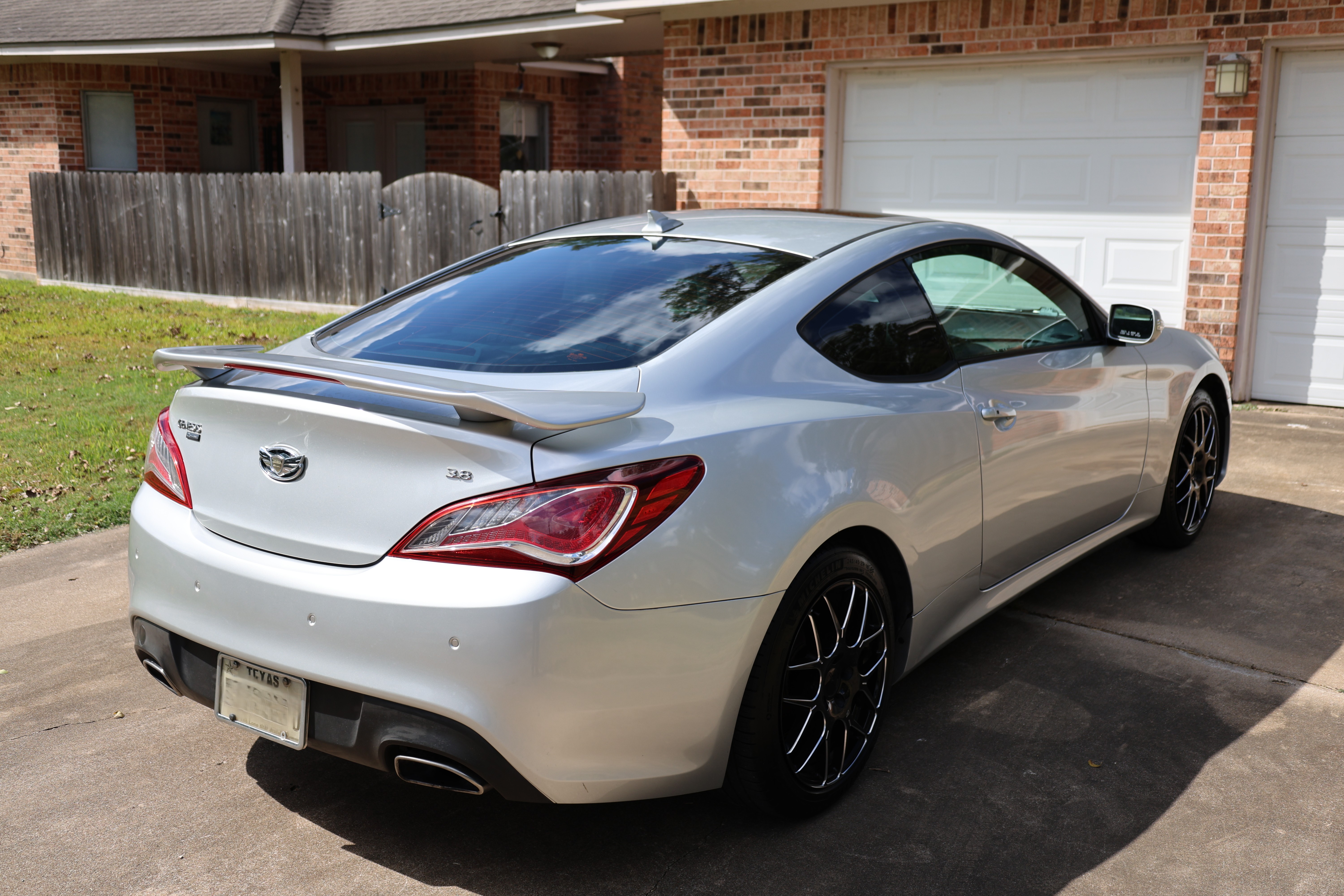Used 2013 Hyundai Genesis 3.8 RWD image 5