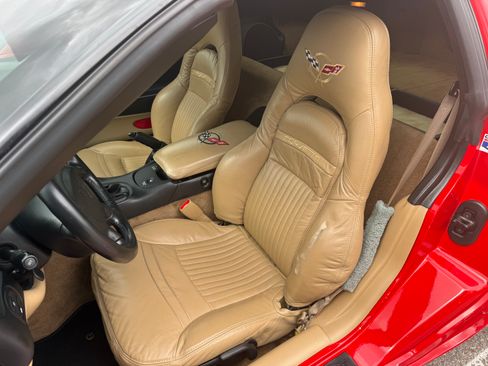 Used 2004 Chevrolet Corvette Coupe w/ Roof Package image 18