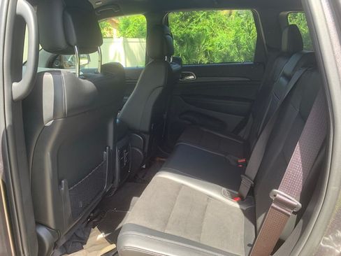 Used 2019 Jeep Grand Cherokee Laredo w/ Laredo X Package image 12