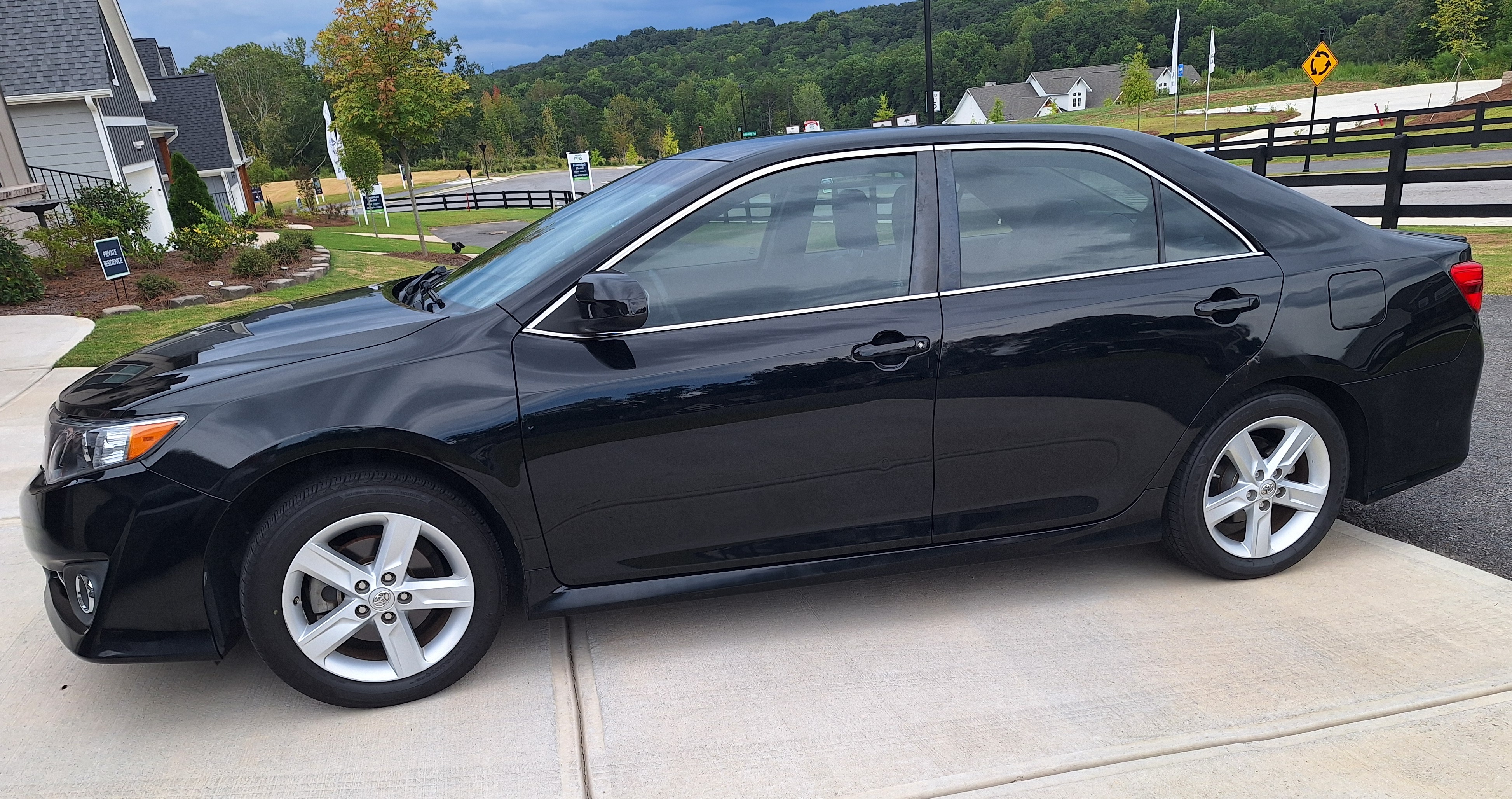Used 2013 Toyota Camry SE FWD image 6
