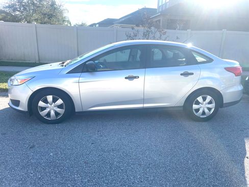 Used 2017 Ford Focus S image 1