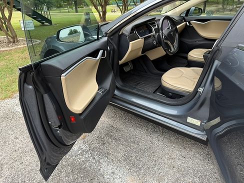 Used 2014 Tesla Model S P85 RWD image 8