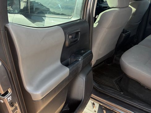 Used 2018 Toyota Tacoma SR w/ SR Convenience Package RWD image 6