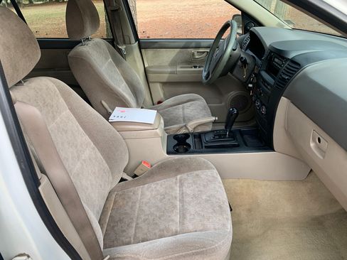 Used 2006 Kia Sorento LX image 6