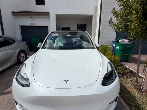 Used 2024 Tesla Model Y Long Range image 2