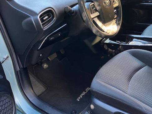 Used 2016 Toyota Prius Four Touring image 6