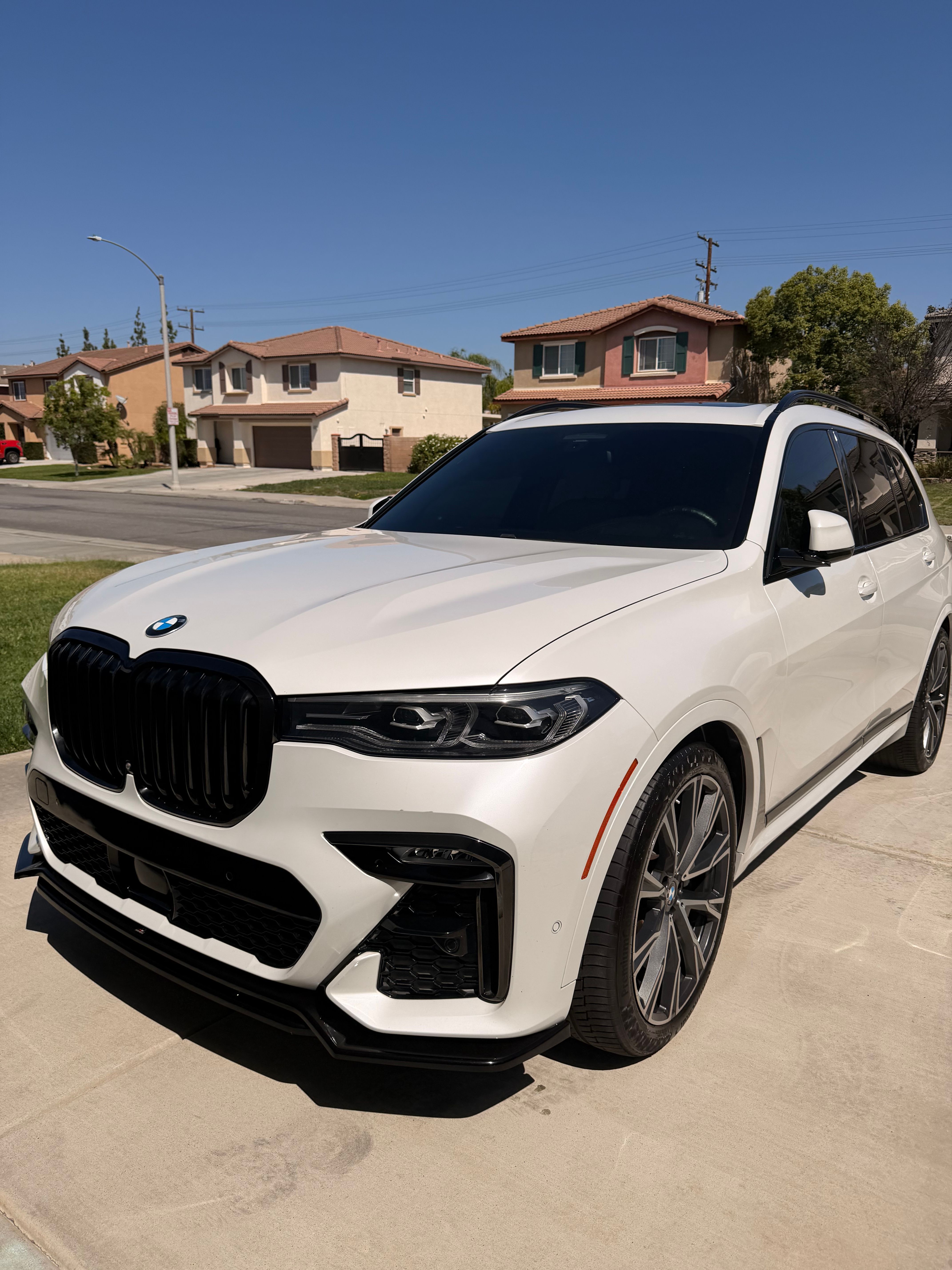 Used 2021 BMW X7 xDrive40i w/ M Sport Package AWD/4WD image 2