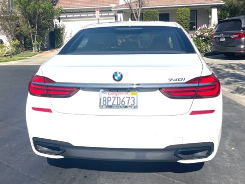 Used 2017 BMW 740i image 15