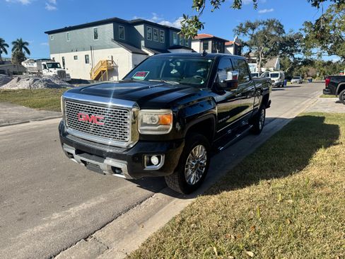 Used 2015 GMC Sierra 2500 Denali image 1