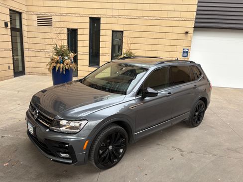 Used 2021 Volkswagen Tiguan SE R-Line image 2
