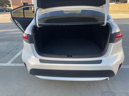 Used 2021 Toyota Corolla LE w/ Carpet Mat Package (TMS) image 4