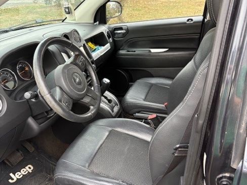 Used 2014 Jeep Compass Latitude w/ Sun/Sound Group image 8