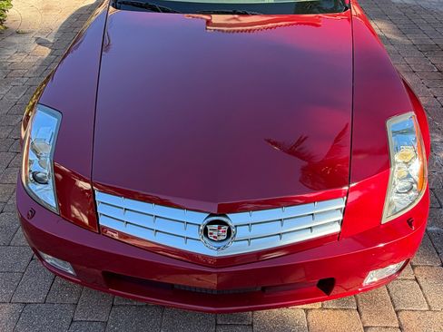 Used 2005 Cadillac XLR image 1