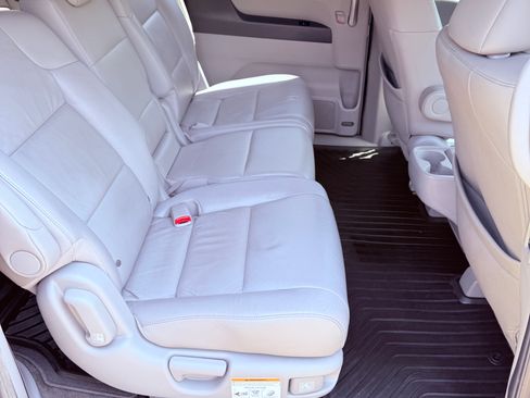 Used 2011 Honda Odyssey Touring Elite image 24
