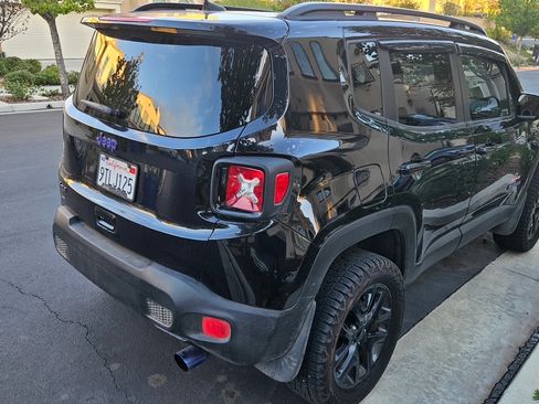 Used 2018 Jeep Renegade Altitude w/ Safety & Security Group image 9