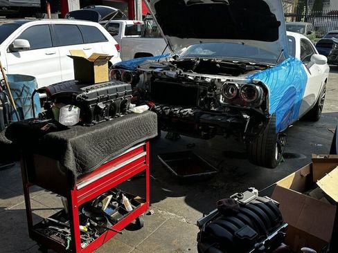 Used 2015 Dodge Challenger SRT w/ Technology Group image 18