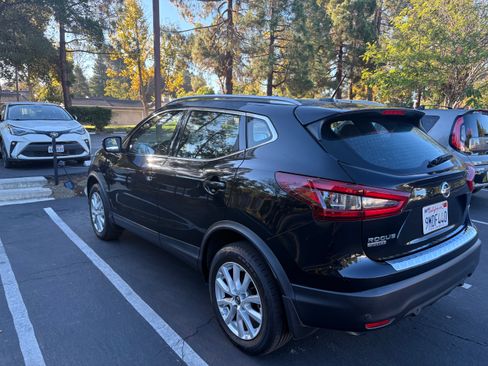 Used 2021 Nissan Rogue Sport SV image 4