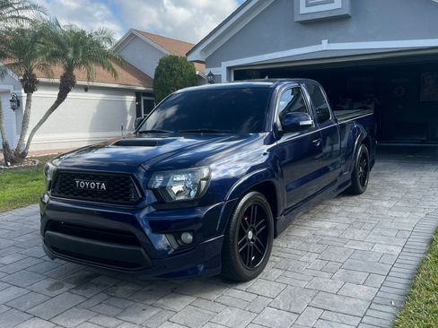 Used 2012 Toyota Tacoma X-Runner image 5