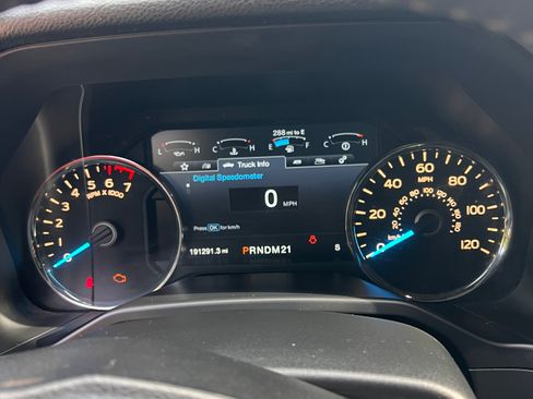 Used 2015 Ford F150 Lariat w/ Equipment Group 502A Luxury AWD/4WD image 9