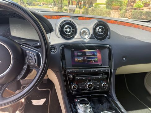 Used 2017 Jaguar XJ L Portfolio RWD image 9