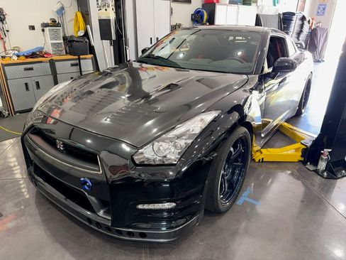 Used 2014 Nissan GT-R Black Edition image 6