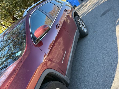 Used 2019 Jeep Cherokee Latitude Plus image 4