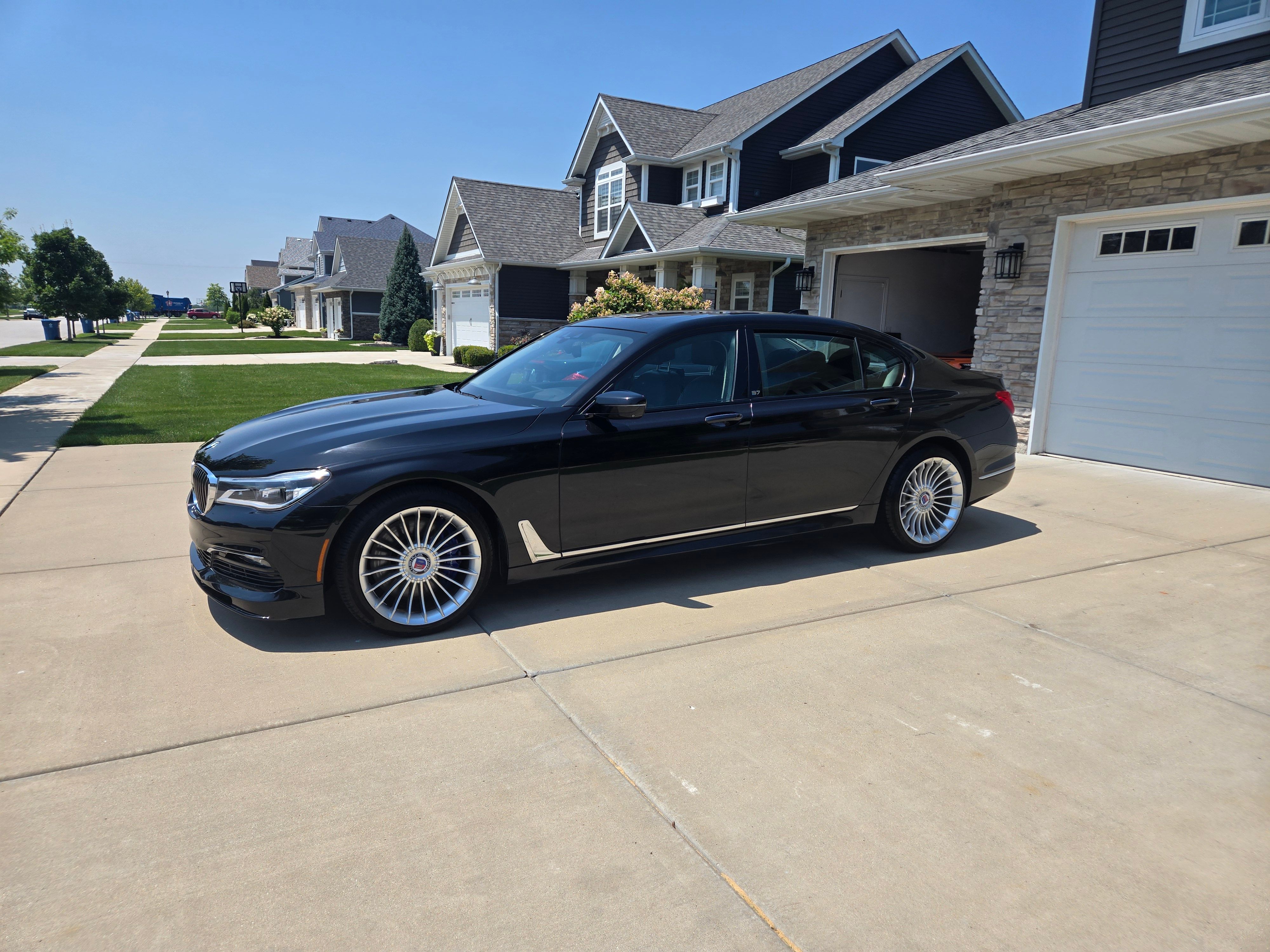 Used 2017 BMW ALPINA B7 xDrive AWD/4WD image 5