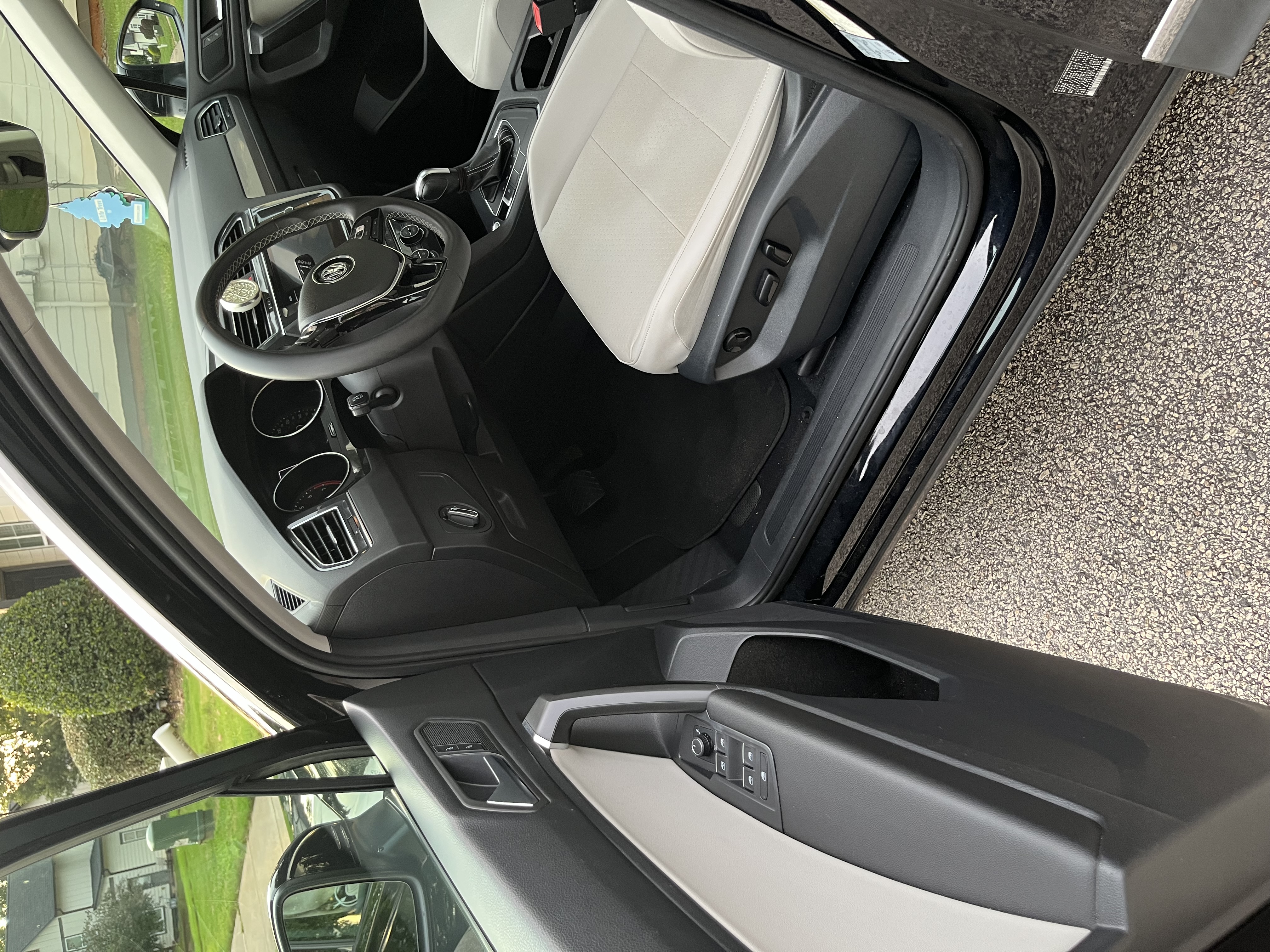 Used 2021 Volkswagen Tiguan SE FWD image 13