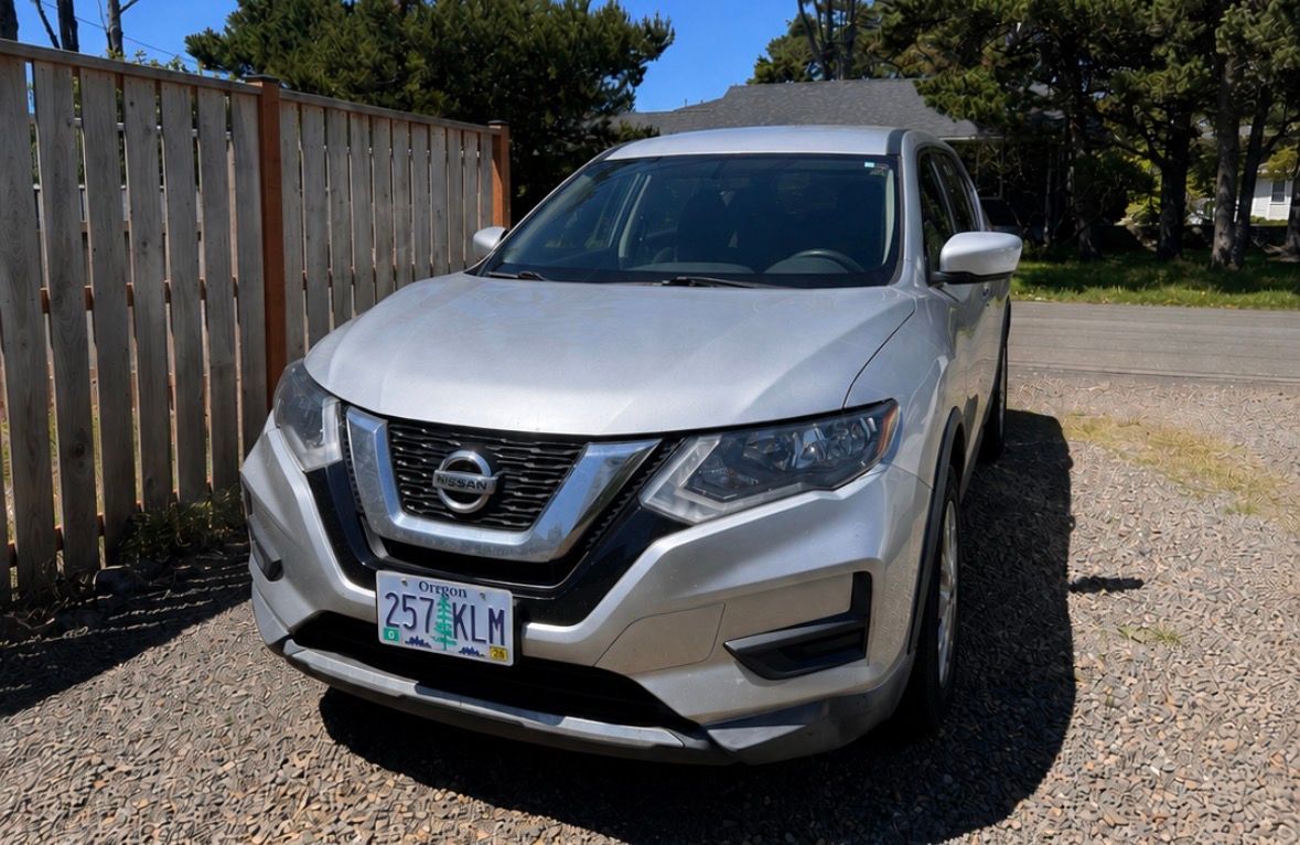 Used 2017 Nissan Rogue S FWD image 1