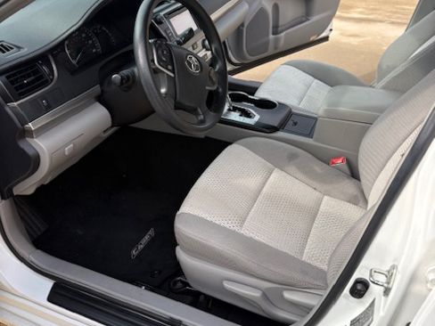 Used 2014 Toyota Camry LE image 13