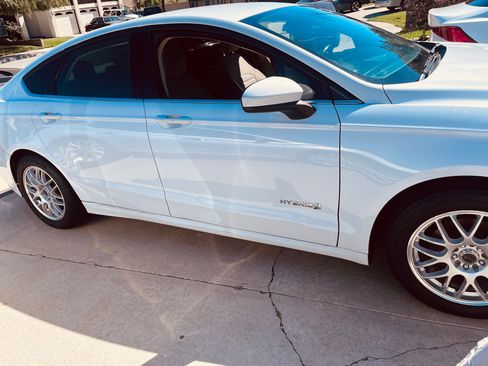 Used 2019 Ford Fusion SE image 4