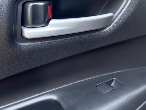 Used 2023 Toyota Corolla SE w/ SE Package image 21