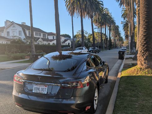 Used 2017 Tesla Model S 75D image 9