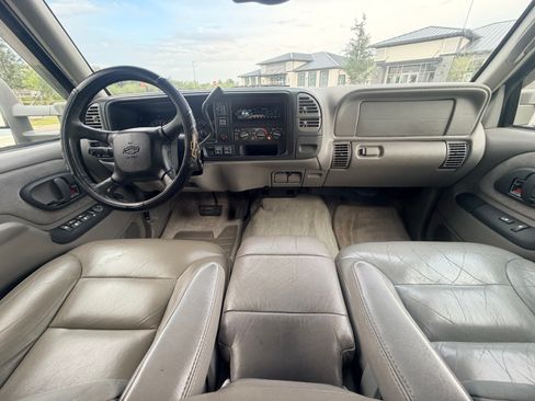 Used 1999 Chevrolet Suburban 4WD w/ Preferred Equipment Group 3 image 19
