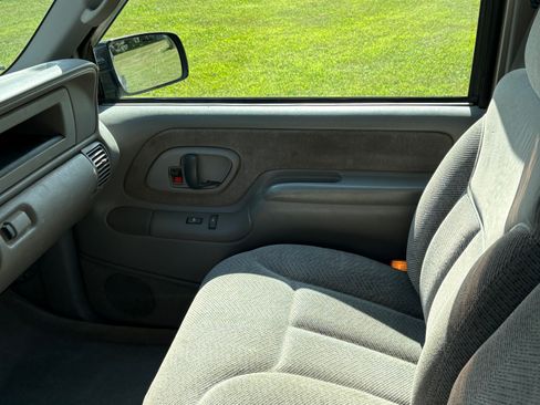 Used 1998 Chevrolet Silverado 2500 4x4 Regular Cab w/ Preferred Equipment Group 2 image 11