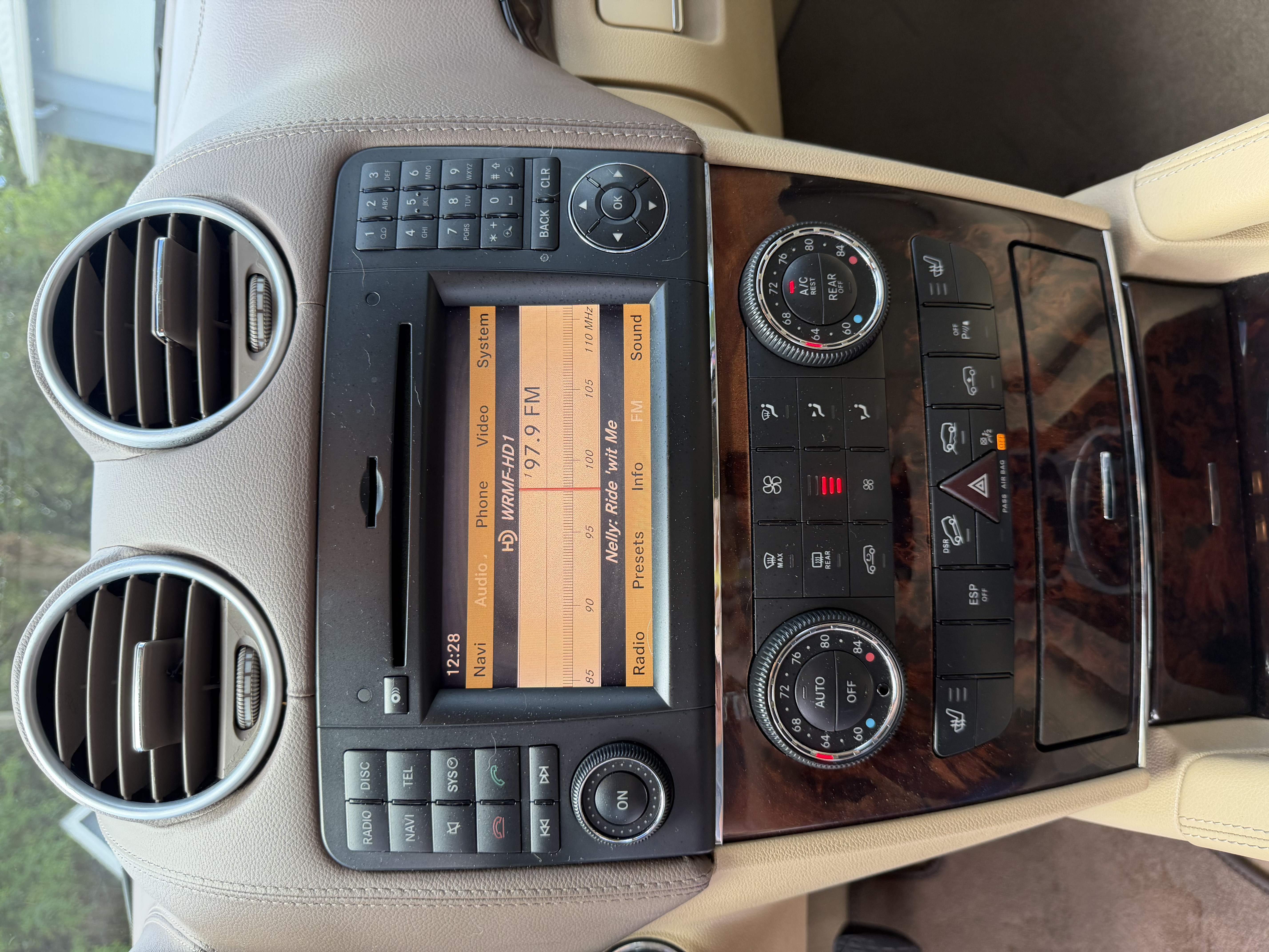 Used 2011 Mercedes-Benz GL 450 4MATIC w/ Premium 2 Pkg image 5