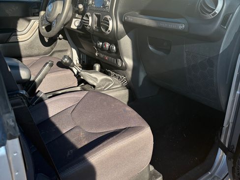 Used 2013 Jeep Wrangler Sport AWD/4WD image 10