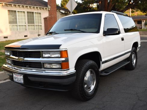 Used 1999 Chevrolet Tahoe 4WD 2-Door w/ Preferred Equipment Group image 1