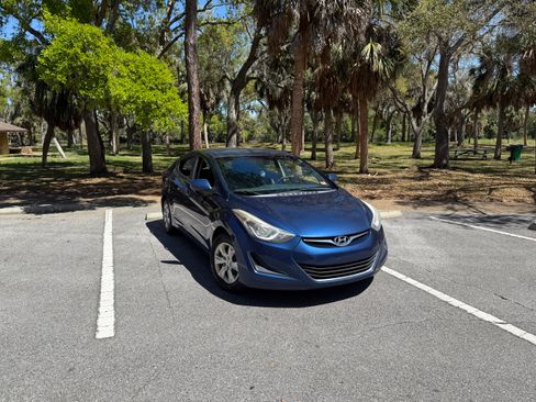 Used 2016 Hyundai Elantra SE image 2