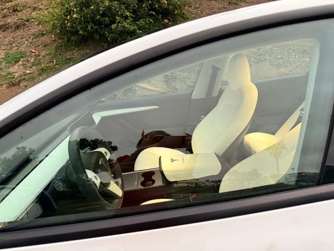 Used 2023 Tesla Model 3 Standard Range image 17