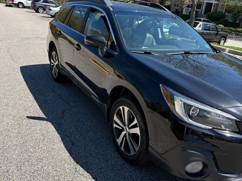 Used 2018 Subaru Outback 3.6R Limited image 1