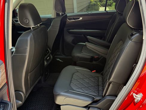 Used 2024 Volkswagen Atlas SEL Premium R-Line image 5