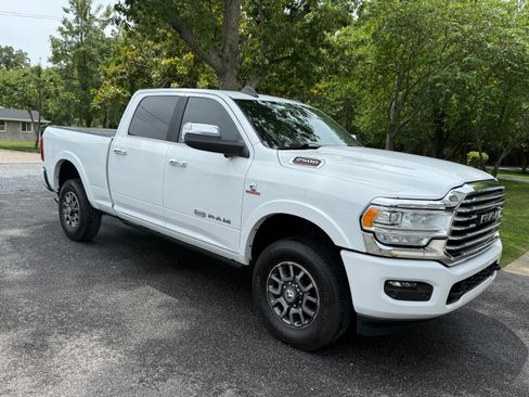 Used 2022 RAM 2500 Limited AWD/4WD image 2