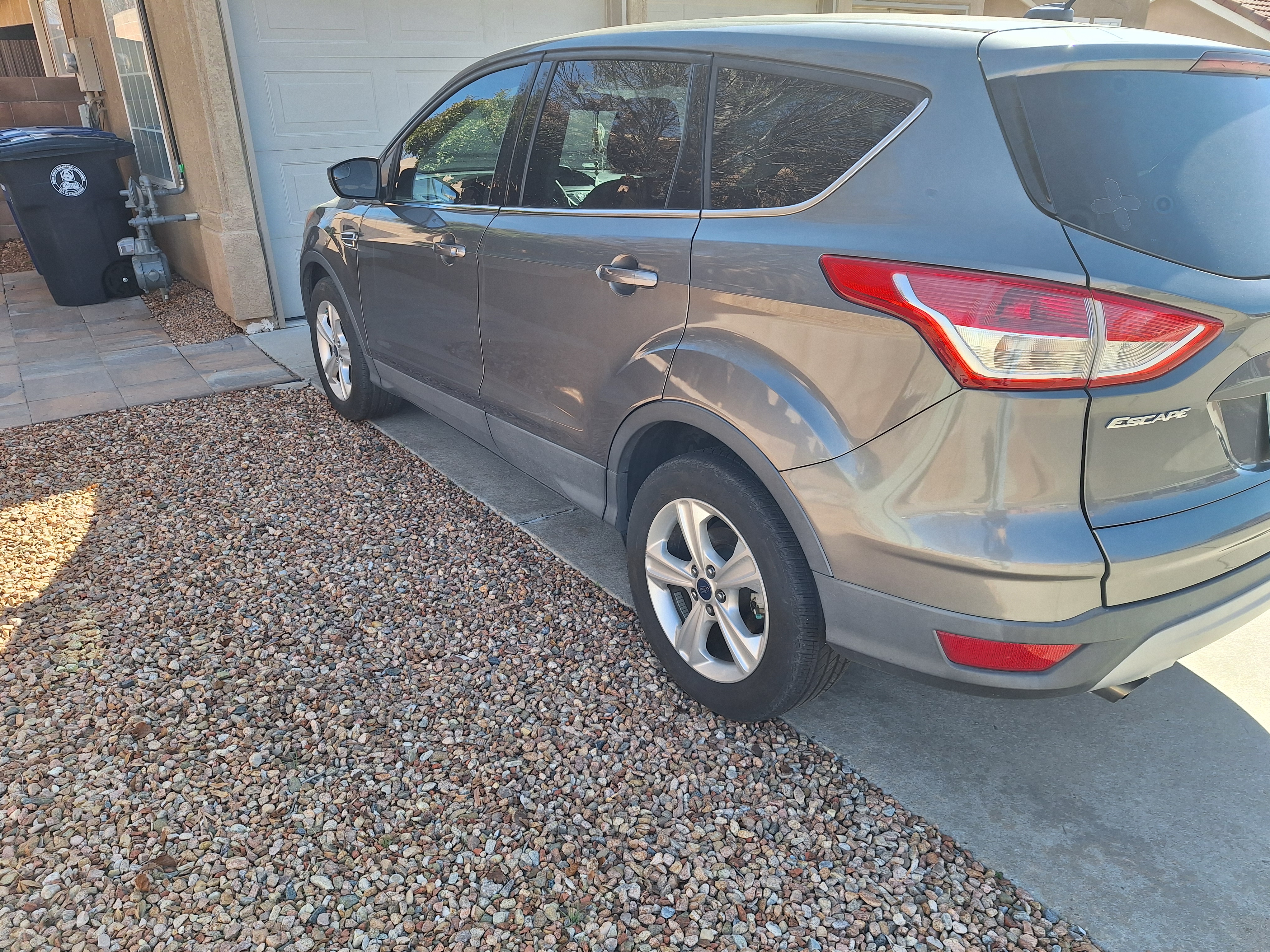 Used 2014 Ford Escape SE FWD image 2