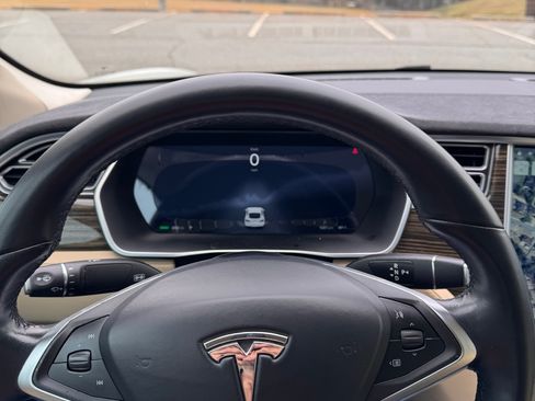 Used 2015 Tesla Model S 70 image 16