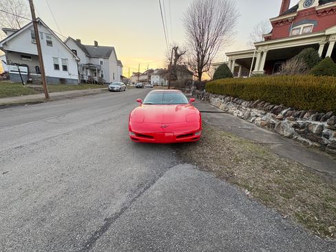 Used 2002 Chevrolet Corvette Coupe w/ Preferred Equipment Group2 image 1