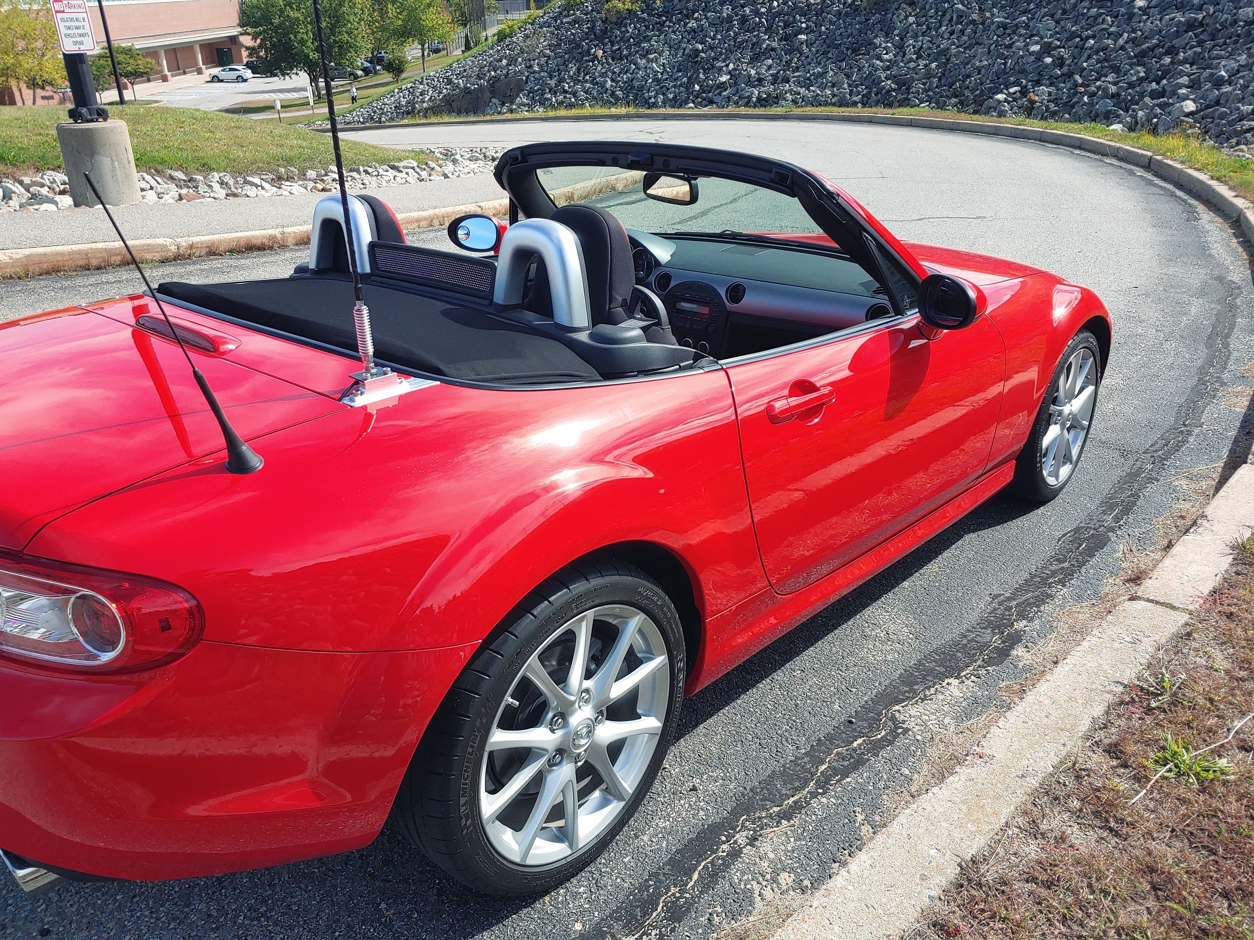 Used 2011 MAZDA MX-5 Miata Touring w/ Suspension Pkg RWD image 4