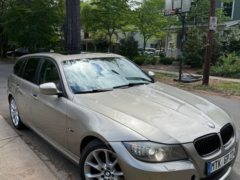 Used 2012 BMW 328i xDrive Wagon AWD/4WD image 2