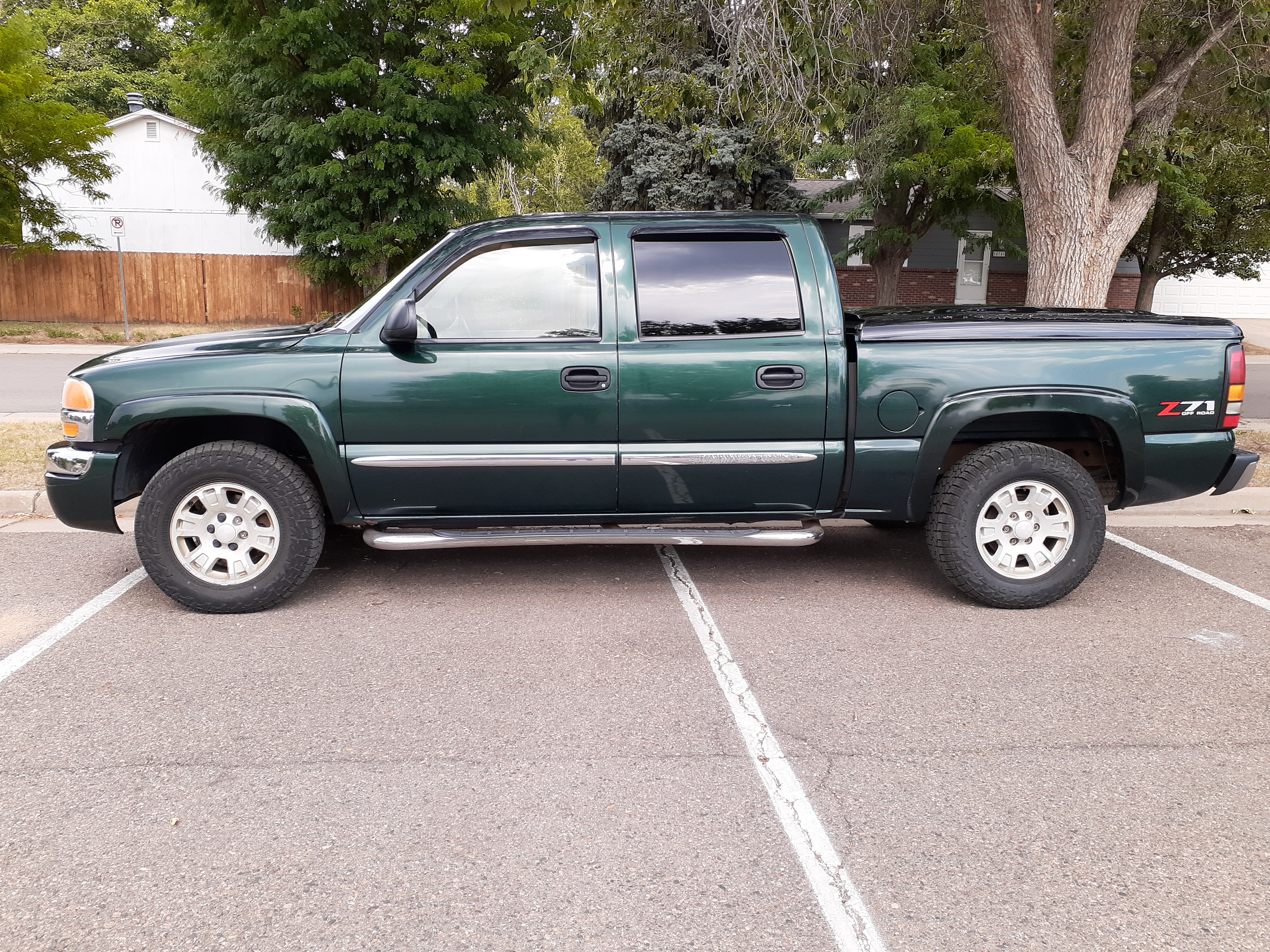 Used 2005 GMC Sierra 1500 SLE w/ Off-Road Package AWD/4WD image 1